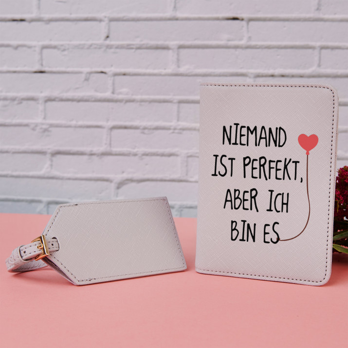 Niemand ist perfekt - Reisepasshülle mit Aufdruck